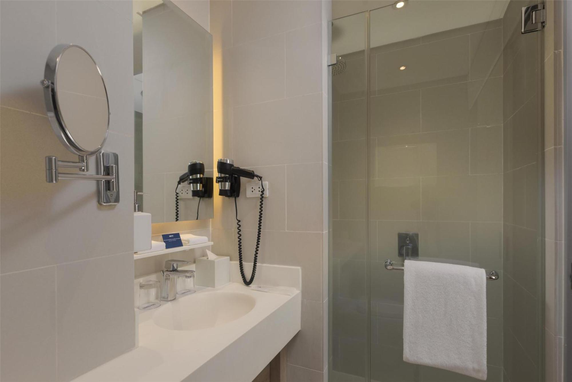 Park By Radisson North Edsa 4*