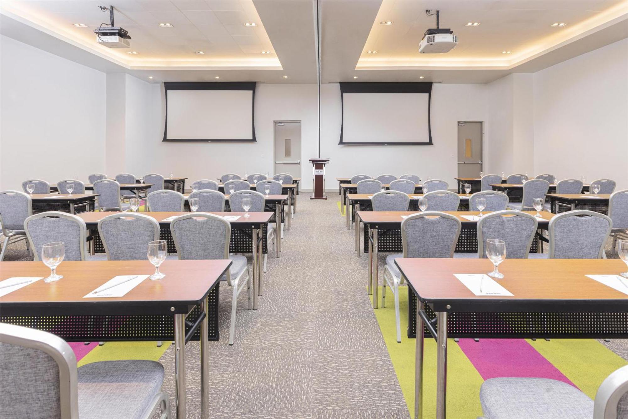 Hotel Park By Radisson North Edsa 4*